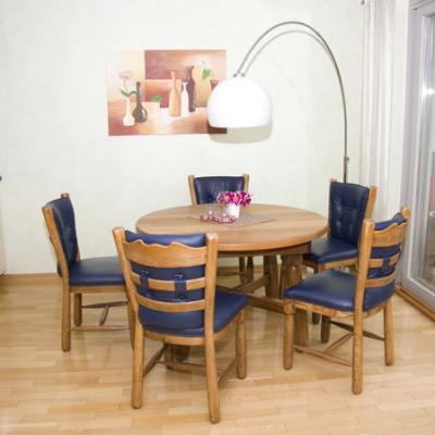 Tischgruppe Eiche massiv rustikal, Stühle mit echtem Lederbezug